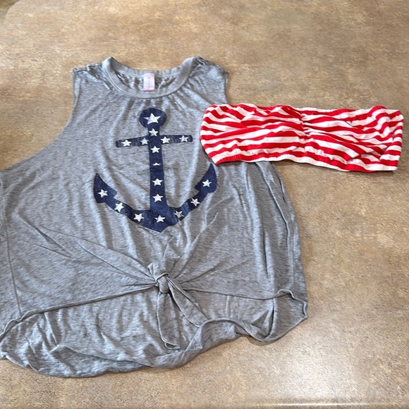 No Boundaries Tops - Women’s no boundaries tank top with bandeau for underneath size extra large